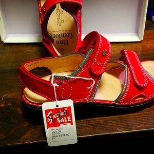 Finn Comfort-Patagonia, in Red. Size EU 39, Brand New w/tags